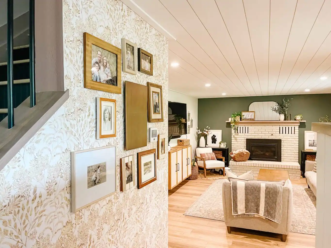 Commercial wallpaper installation for Chicago offices