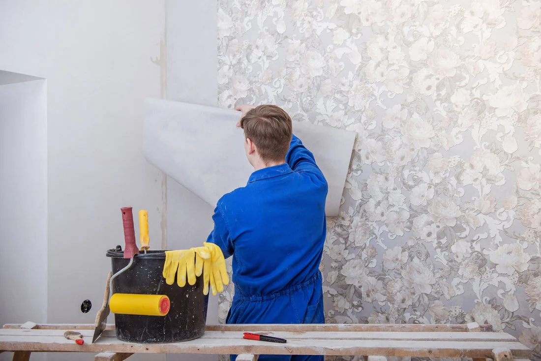 Wallpaper installation service in Waukegan, IL